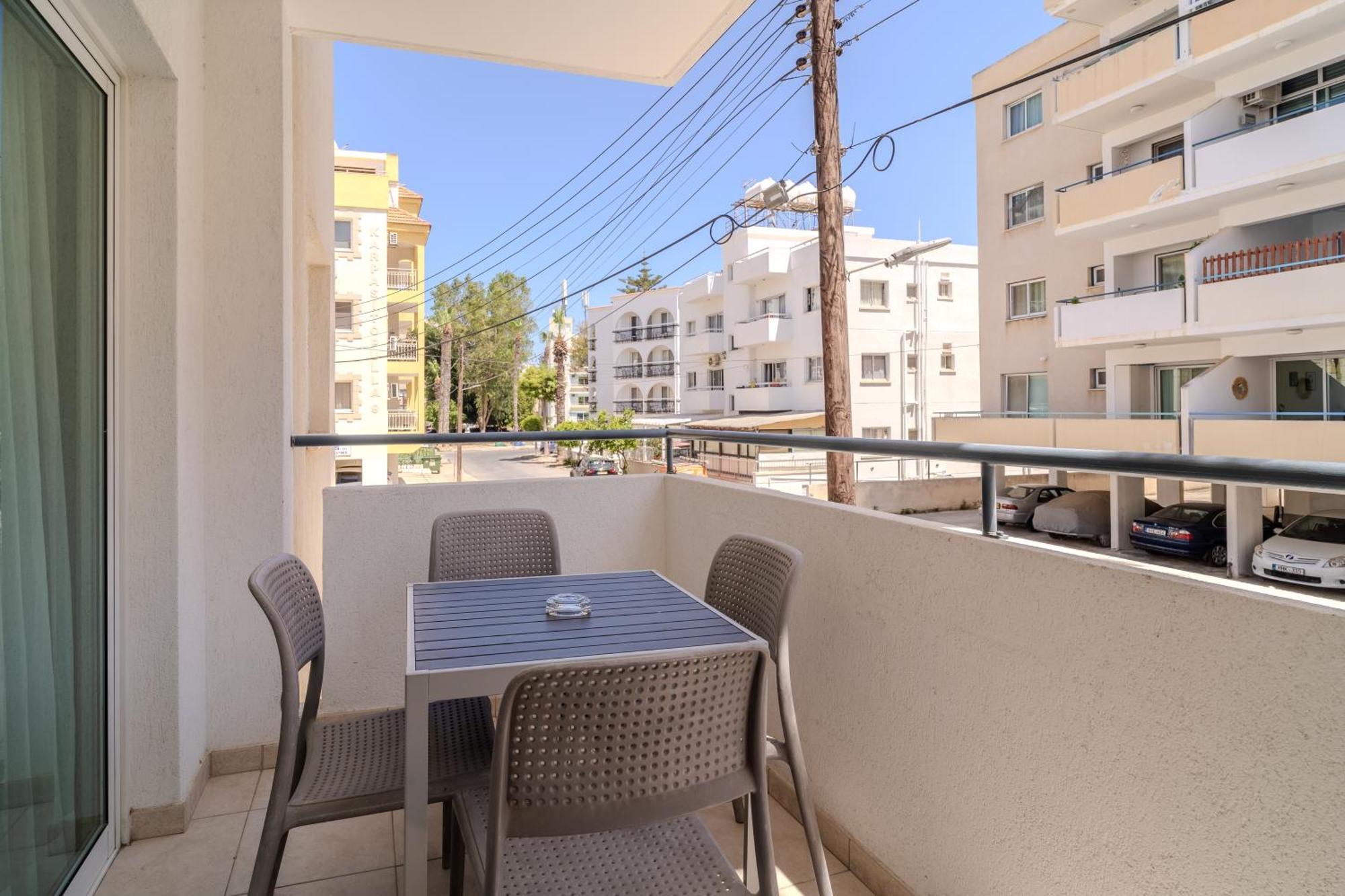 Helios Mackenzie One Bedroom Flat Larnaka Exterior foto